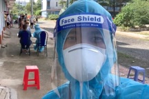 Tình nguyện viên tuyến đầu đọc rap "3 không" cổ vũ chống dịch