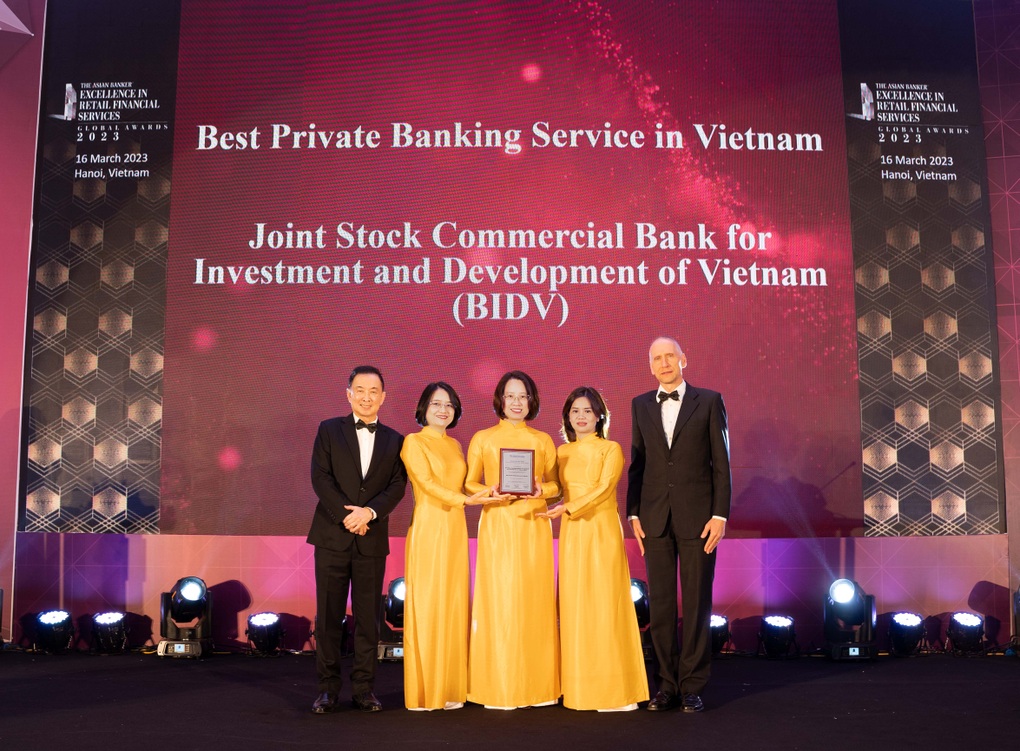 BIDV nhận 4 giải thưởng về dịch vụ ngân hàng cho khách hàng cá nhân - 1 BIDV nhận 4 giải thưởng về dịch vụ ngân hàng cho khách hàng cá nhân - 1