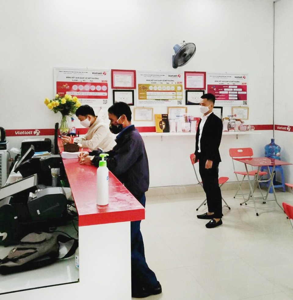Sau cách ly xã hội đã xuất hiện thêm 3 tỷ phú Vietlott, người chơi tiếp tục săn Jackpot gần 154 tỷ đồng - 1 Sau cách ly xã hội đã xuất hiện thêm 3 tỷ phú Vietlott, người chơi tiếp tục săn Jackpot gần 154 tỷ đồng - 1