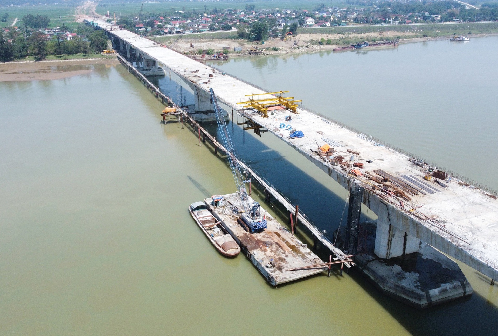 Hiện trạng cây cầu 1.200 tỷ đồng, dài nhất cao tốc Bắc - Nam - 11 Hiện trạng cây cầu 1.200 tỷ đồng, dài nhất cao tốc Bắc - Nam - 11