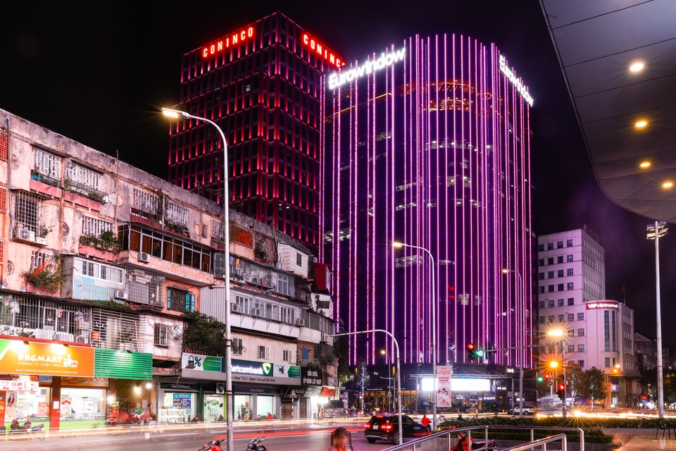 Hàng loạt tòa nhà thắp sáng màu hồng, kêu gọi phòng chống ung thư vú - 3 Hàng loạt tòa nhà thắp sáng màu hồng, kêu gọi phòng chống ung thư vú - 3