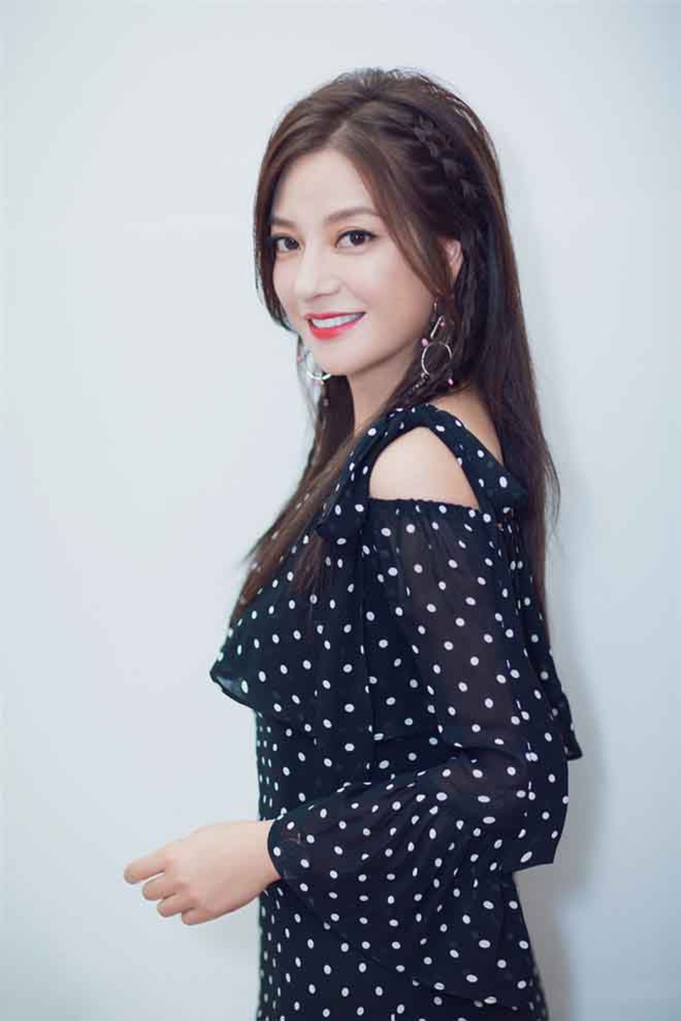 Triệu Vy hẹn hò cùng bạn bè sau tin đồn ly hôn chồng - 4 Triệu Vy hẹn hò cùng bạn bè sau tin đồn ly hôn chồng - 4