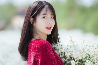 "Hot girl Reuters" Kiều Trinh lại gây thương nhớ với bộ ảnh bên cúc họa mi