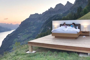 "Khách sạn không tường" có một không hai tại dãy An-pơ