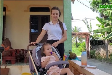 Cô gái Ukraine theo chồng về Việt Nam nhặt rau, bán hàng qua mạng