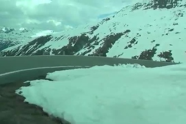 Cảnh đẹp ấn tượng của sông băng Rhone