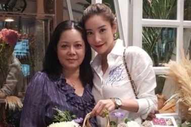 Mẹ sao "Chiếc lá cuốn bay" lên tiếng khi bị chỉ trích hám tiền