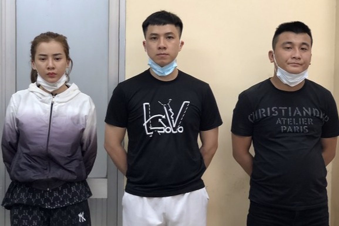 Bắt băng nhóm đến tận nhà nạn nhân dàn cảnh đòi nợ, cướp tài sản - 1 Bắt băng nhóm đến tận nhà nạn nhân dàn cảnh đòi nợ, cướp tài sản - 1