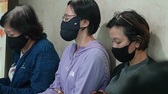 Cảnh người dân TPHCM xếp hàng chờ lượt đi bán kim cương