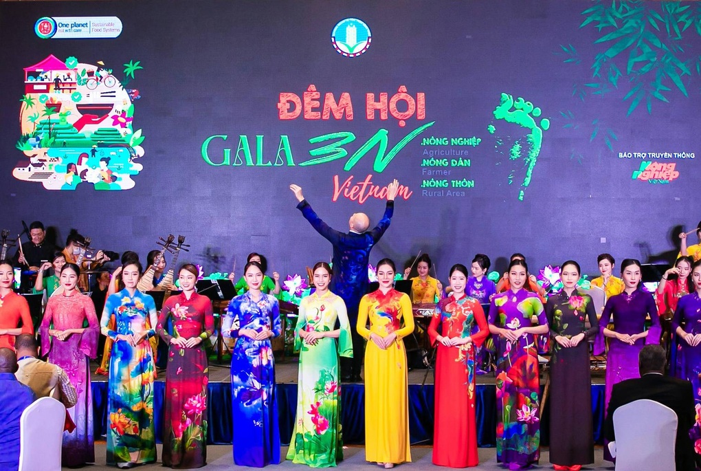Quảng bá văn hóa Việt qua áo dài chào mừng Hội nghị toàn cầu về lương thực - 1 Quảng bá văn hóa Việt qua áo dài chào mừng Hội nghị toàn cầu về lương thực - 1