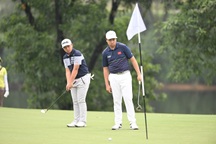 Đội tuyển golf Việt Nam chỉnh thước ngắm cho SEA Games