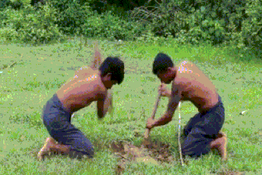 Hai “anh thợ xây” Campuchia gây sốt với những clip dạy… xây dựng