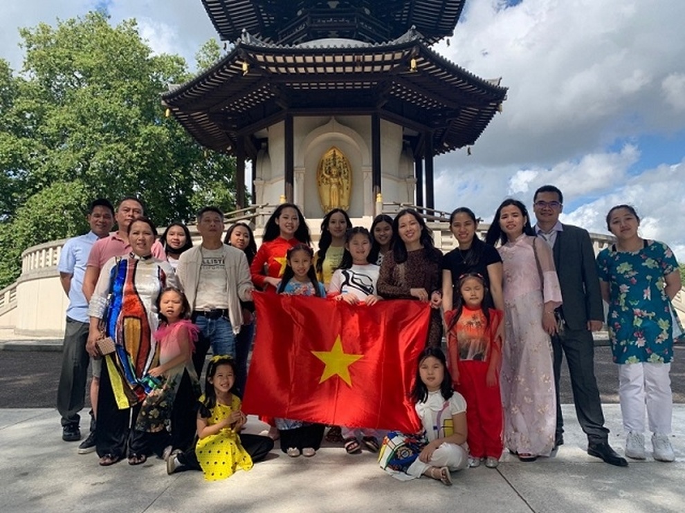 Người Việt tại Anh chung tay cùng quê hương vượt qua Covid-19 - 1 Người Việt tại Anh chung tay cùng quê hương vượt qua Covid-19 - 1