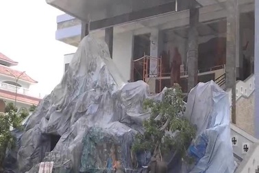 Video: Thánh đường Tắc Sậy trang hoàng đón giáng sinh.