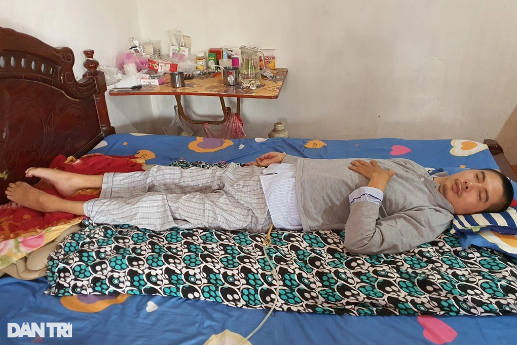 Đã 8 năm nay em là gánh nặng cho gia đình... - 1 Đã 8 năm nay em là gánh nặng cho gia đình... - 1