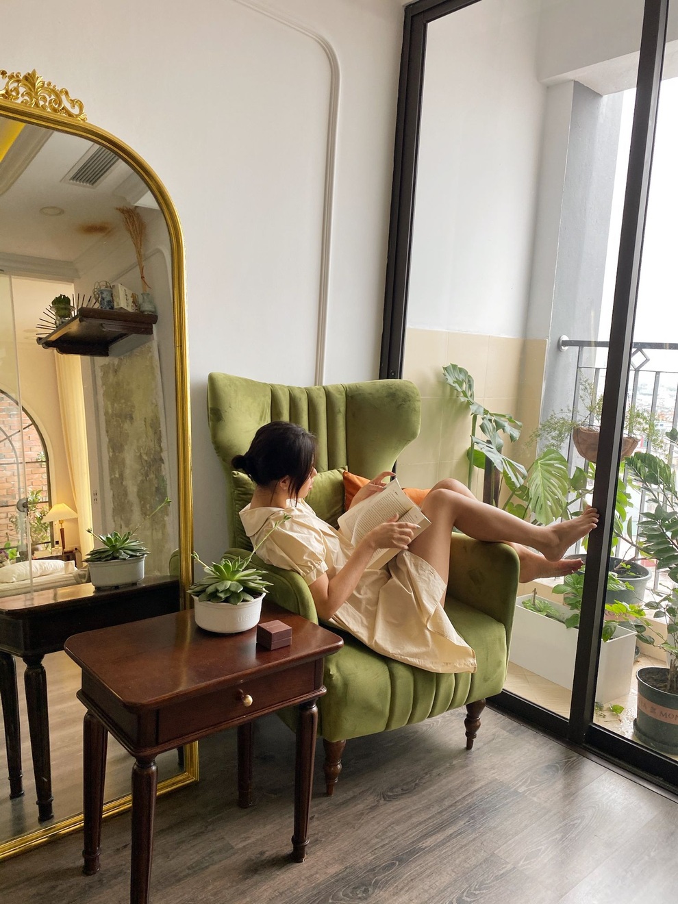 Ở nhà chống dịch, nhiều hot girl thi nhau biến nhà thành studio khoe dáng - 3 Ở nhà chống dịch, nhiều hot girl thi nhau biến nhà thành studio khoe dáng - 3
