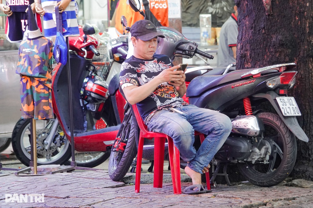 Phố thời trang sầm uất nhất TPHCM ế ẩm chưa từng thấy, shop chết la liệt - 2 Phố thời trang sầm uất nhất TPHCM ế ẩm chưa từng thấy, shop chết la liệt - 2