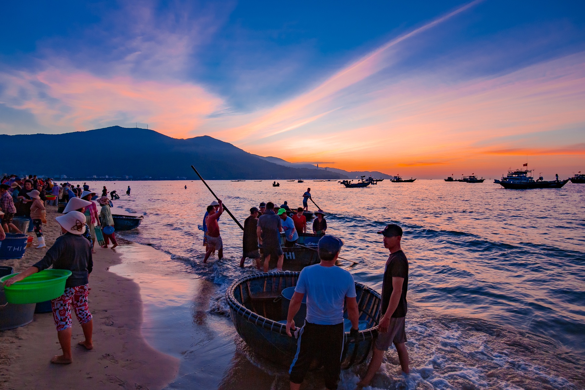 Explore Man Thai beach - Da Nang at dawn - 4