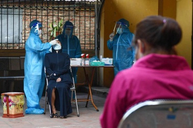 Chuyên gia: Mỗi ngày hơn 10 ca Covid-19 tử vong, Hà Nội không được chủ quan