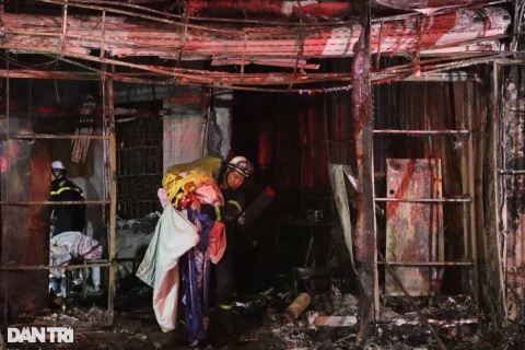 Vụ cháy 11 người chết: Xót xa người tử nạn nằm ở các tầng và nhà vệ sinh