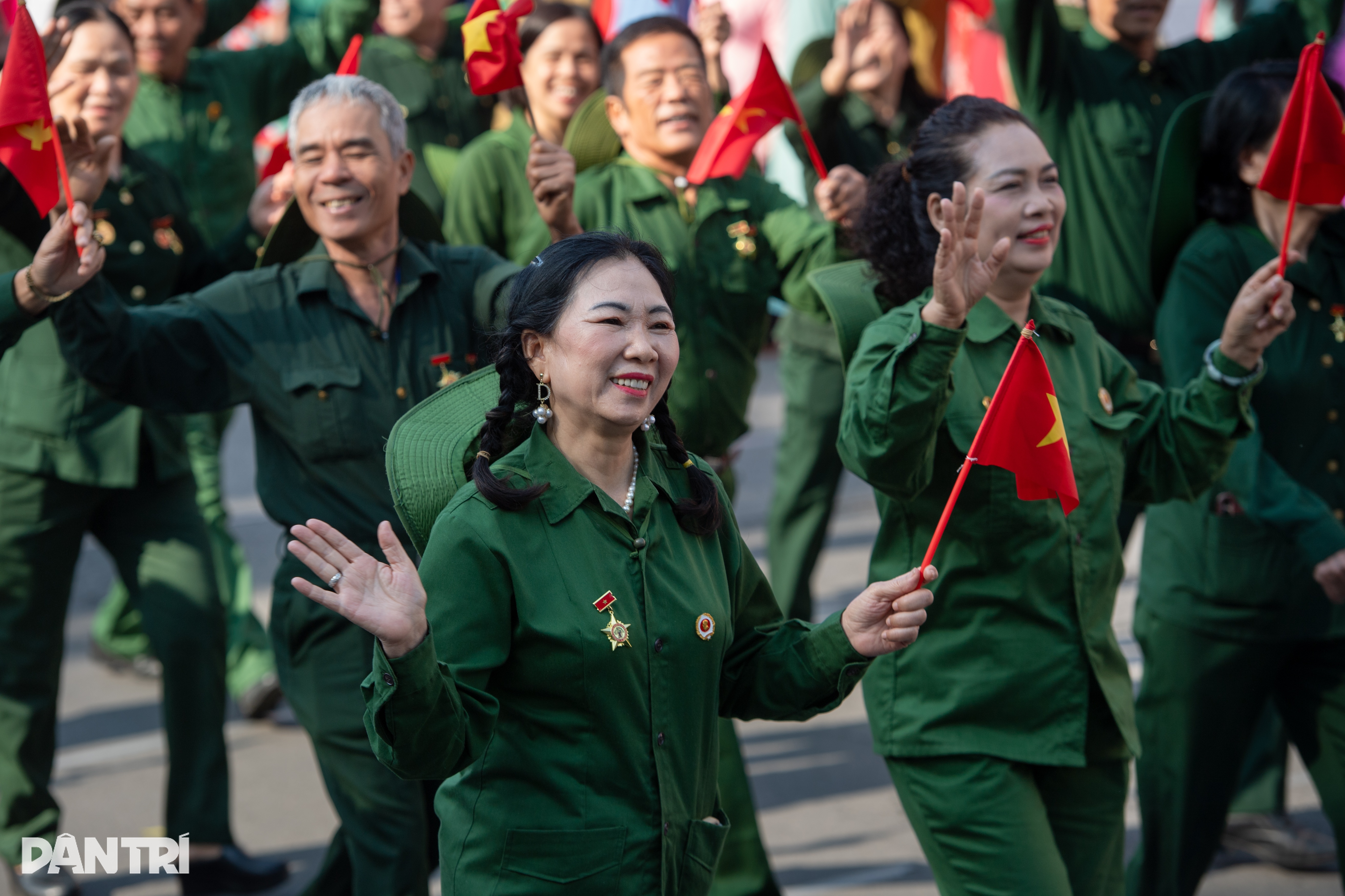A atmosfera heroica recria o exército marchando para tomar a capital em 1954 - 14 Không khí hào hùng tái hiện đoàn quân tiến về tiếp quản Thủ đô năm 1954 - 14