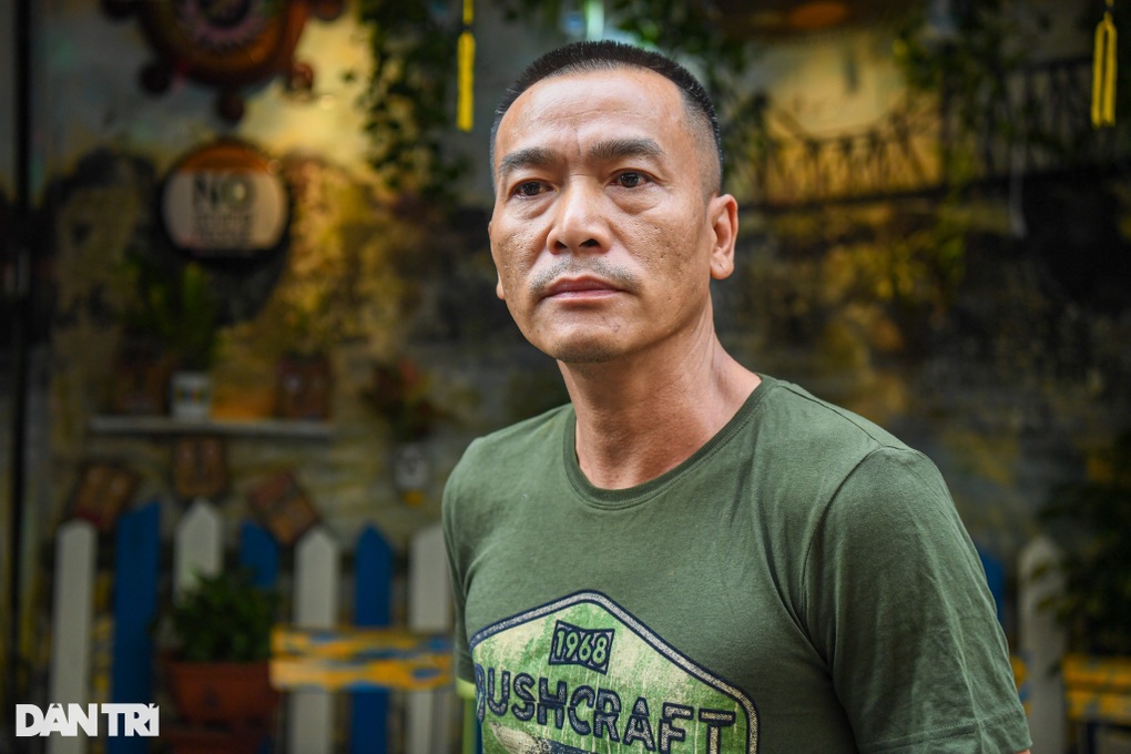 Hà Nội dựng hàng rào phong tỏa phố cà phê đường tàu - 6 Hà Nội dựng hàng rào phong tỏa phố cà phê đường tàu - 6
