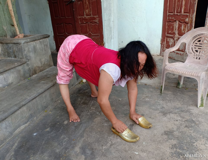 Khát vọng làm mẹ của thai phụ tật nguyền, đi bằng 2 tay: "Vì con tôi sẽ cố gắng vượt qua tất cả, chỉ mong đến ngày được nhìn thấy mặt con" - Ảnh 1. Khát vọng làm mẹ của thai phụ tật nguyền, đi bằng 2 tay: "Vì con tôi sẽ cố gắng vượt qua tất cả, chỉ mong đến ngày được nhìn thấy mặt con" - Ảnh 1.