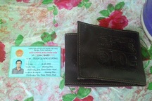 Cháy nhà bỗng phát hiện giấy tờ đã mất nằm trong chiếc ví lạ