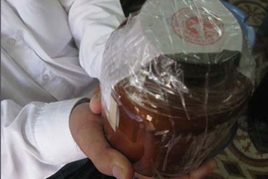 Đeo đá để… chuyển giới tính thai nhi!