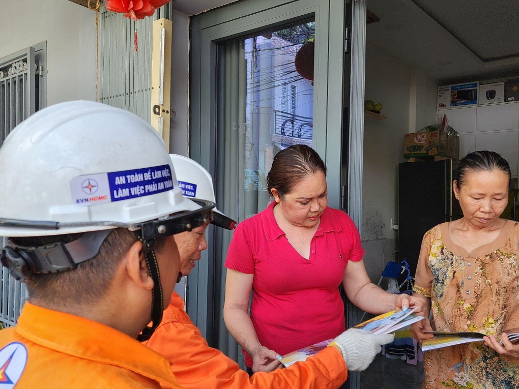 Điện lực TPHCM kêu gọi sử dụng điện tiết kiệm - 1 Điện lực TPHCM kêu gọi sử dụng điện tiết kiệm - 1