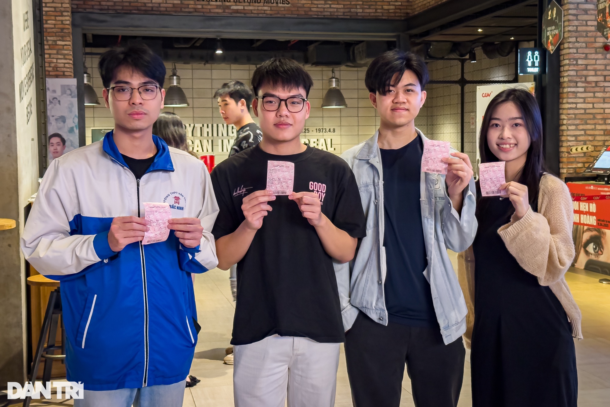 View - "Địa đạo" thu 100 tỷ đồng: Lý giải phim lịch sử kéo đông đảo Gen Z ra rạp | Báo Dân trí