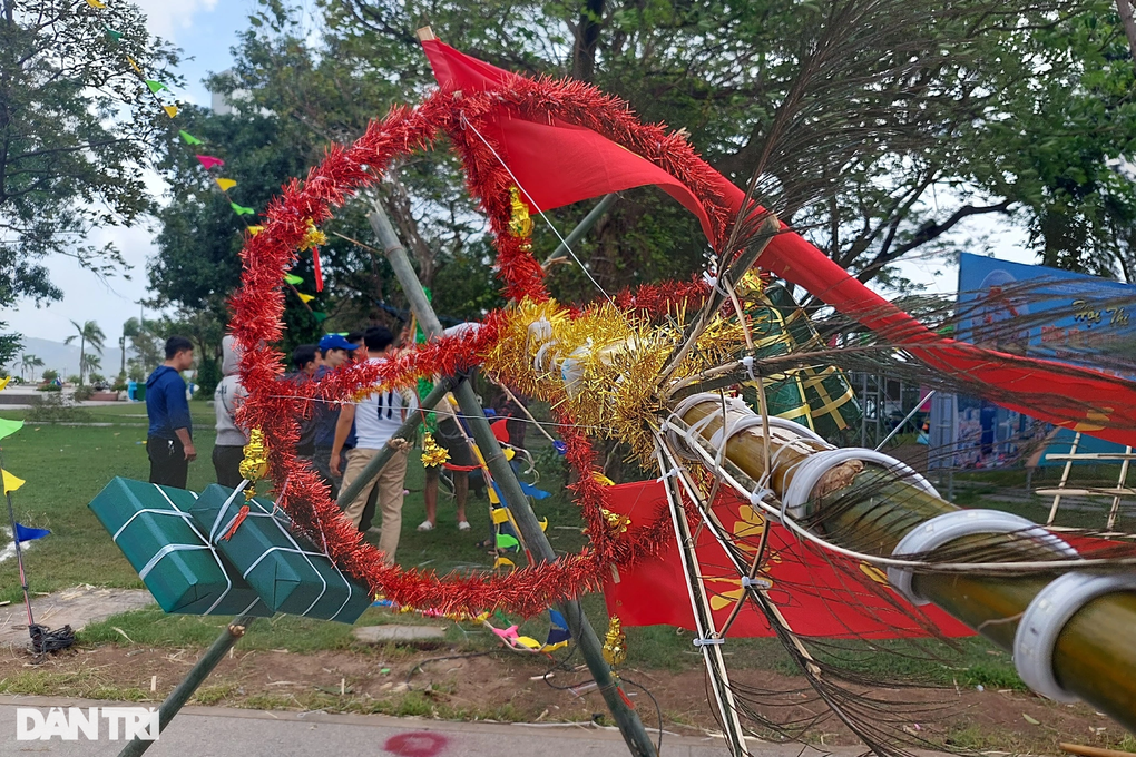 Tái hiện tục dựng cây nêu đón Tết của người dân đất võ Bình Định - 2 Tái hiện tục dựng cây nêu đón Tết của người dân đất võ Bình Định - 2
