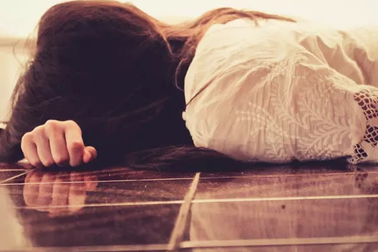 Bố mẹ bạn trai không cho cưới gấp, cô gái khiến cả nhà kinh hãi