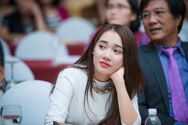 Nhã Phương tránh ngồi gần “người tình mới” trong lễ ra mắt phim