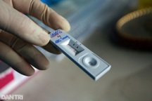 Phó chủ tịch TPHCM nói gì khi người dân tự test Covid-19 tại nhà?