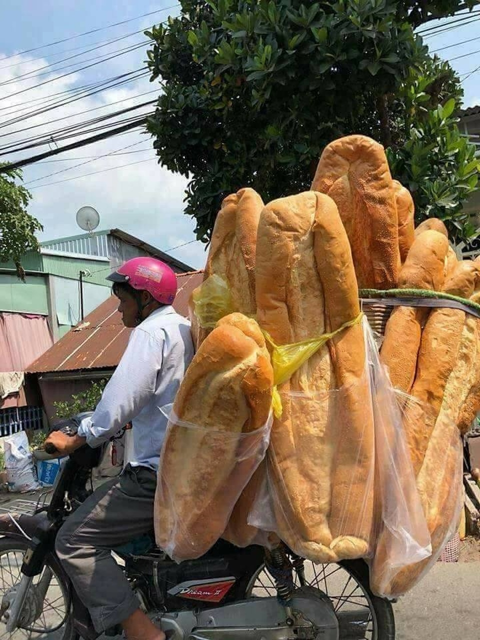 Báo nước ngoài giới thiệu bánh mỳ khổng lồ Việt Nam - 2 Báo nước ngoài giới thiệu bánh mỳ khổng lồ Việt Nam - 2
