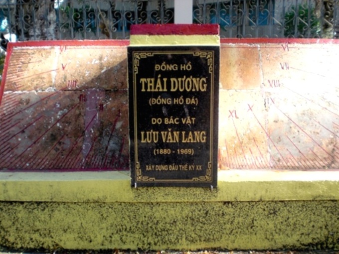Đồng hồ đá Bạc Liêu khi chưa trùng tu (ảnh tư liệu tại Bảo tàng tỉnh Bạc Liêu).