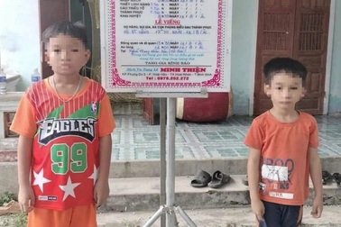 Vụ 2 vợ chồng tử vong do tai nạn: 2 con thơ được nhận đỡ đầu