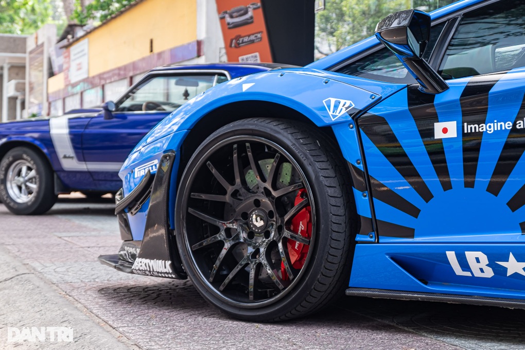 Ngắm siêu xe Lamborghini Aventador độ Liberty Walk độc nhất Việt Nam - 10 Ngắm siêu xe Lamborghini Aventador độ Liberty Walk độc nhất Việt Nam - 10
