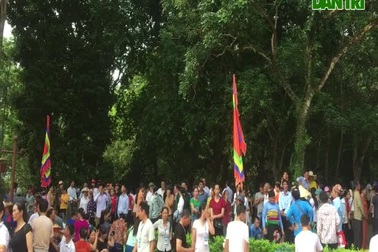 Hàng vạn người hướng về vùng đất thiêng Lam Kinh