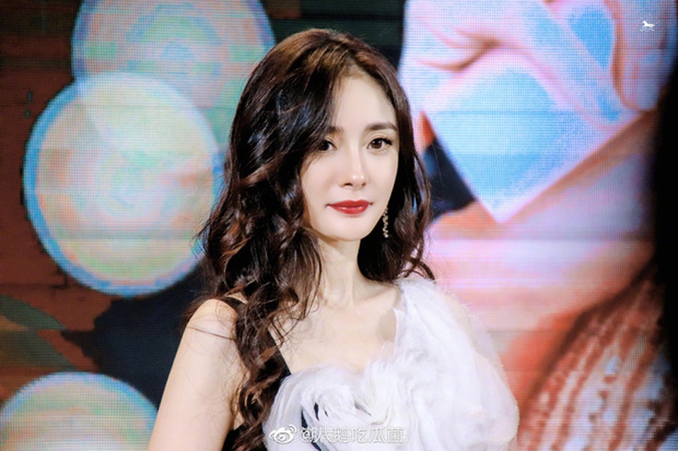 Dương Mịch xinh đẹp, cuốn hút giữa lùm xùm cãi vã với chồng cũ - 4 Dương Mịch xinh đẹp, cuốn hút giữa lùm xùm cãi vã với chồng cũ - 4