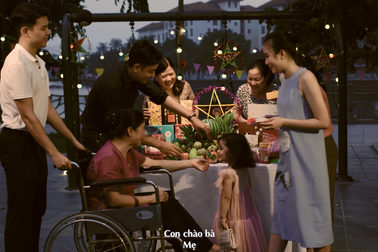 Nặng lời xúc phạm vì mẹ có người khác, cô gái không ngờ biến cố lớn sắp ập đến