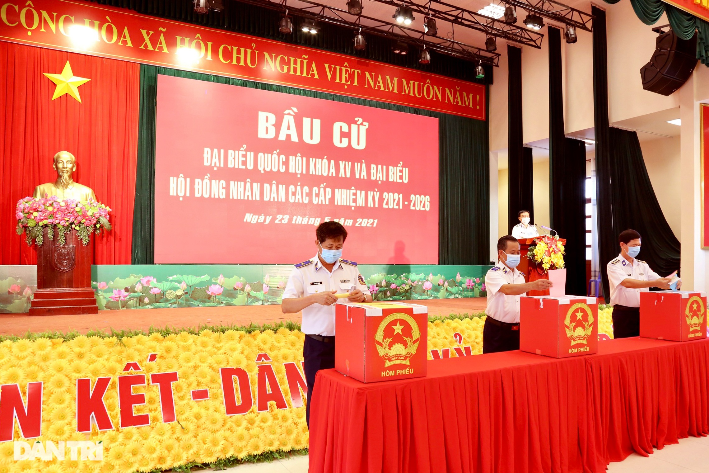 Toàn cảnh 69 triệu cử tri cả nước tham gia Ngày hội non sông - 29 Toàn cảnh 69 triệu cử tri cả nước tham gia Ngày hội non sông - 29