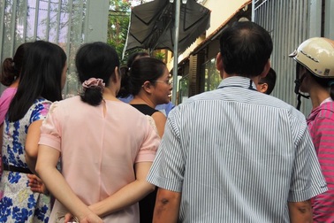 “Anh chị thi hay các cháu thi?”