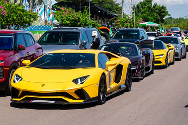 Dàn siêu xe hơn 400 tỷ ở Bình Thuận, có mẫu độ gương đã tốn 200 triệu đồng