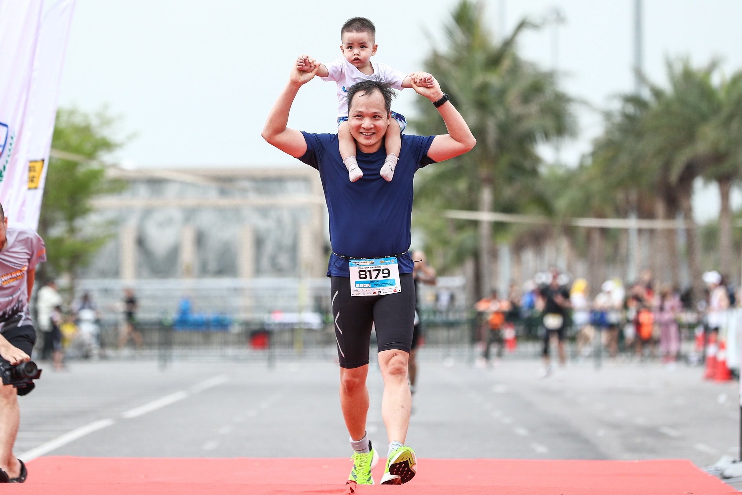 View - Những màn ăn mừng vỡ òa cảm xúc tại vạch đích Aqua Warriors Halong Bay 2025 | Báo Dân trí