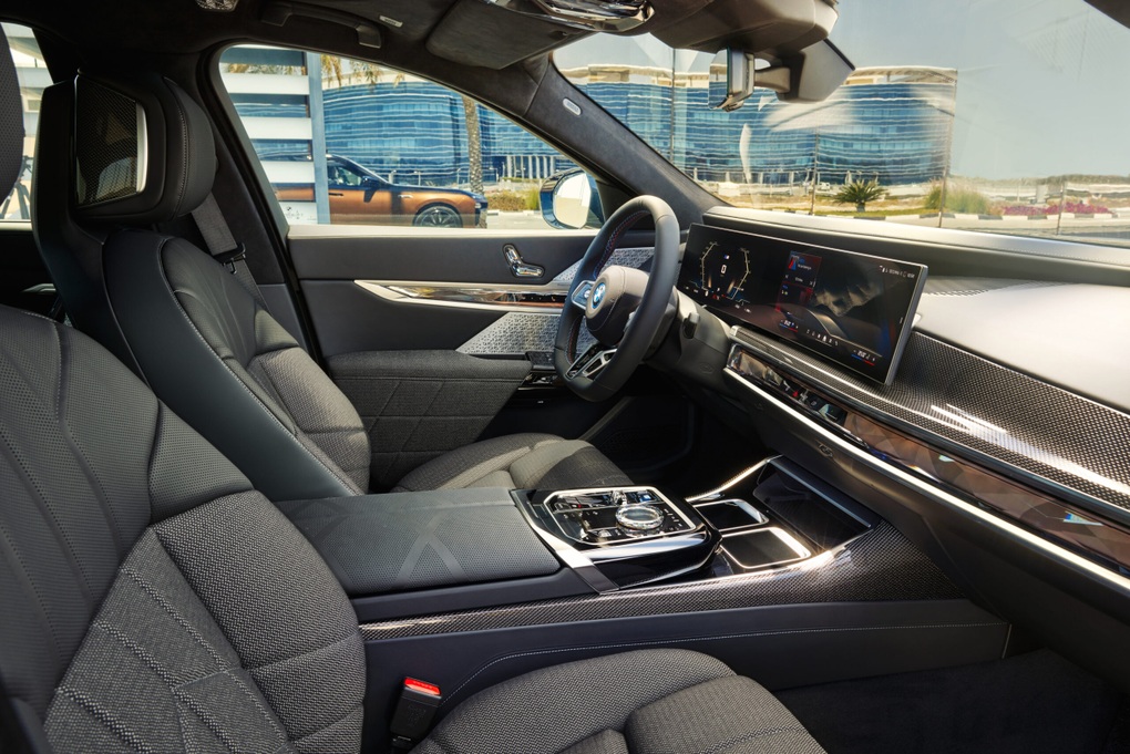 Xe điện BMW i7 M70 xDrive chào sân, sở hữu công suất 650 mã lực - 12 Xe điện BMW i7 M70 xDrive chào sân, sở hữu công suất 650 mã lực - 12