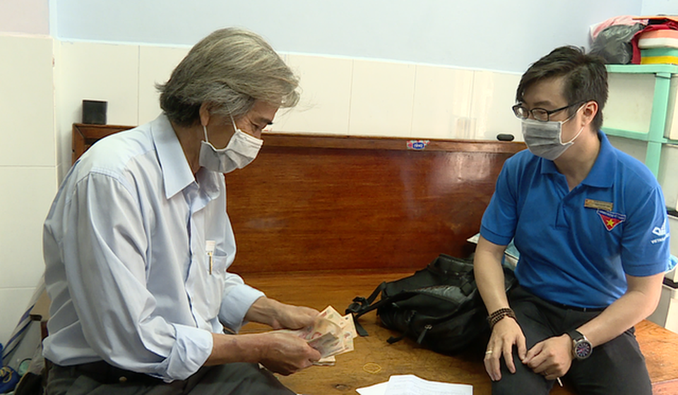 Chính phủ cần có phương án kiểm soát giá cả khi công bố tăng lương - 1 Chính phủ cần có phương án kiểm soát giá cả khi công bố tăng lương - 1