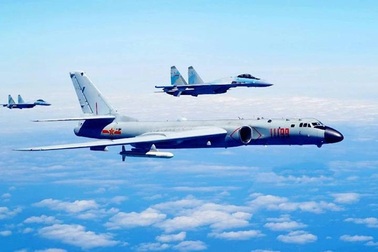 30 máy bay quân sự Trung Quốc áp sát Đài Loan