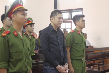 Xét xử vụ tài xế taxi giết nữ giám thị vứt xác xuống sông